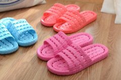 怎么洗掉塑料拖鞋上的頑固污漬？不用洗衣粉，只需用水變干凈！