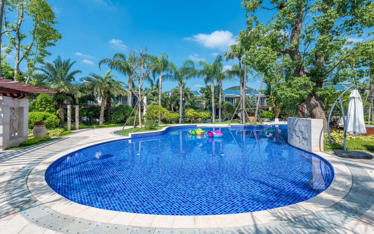 泳池內的污垢怎么清潔